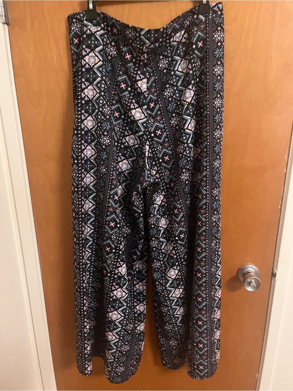 Blue Geometric Wide-Leg Palazzo Pants with Pink Accents - Picture 3 of 3
